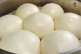 冬天蒸馒头绝招，只需一次发面，馒头出锅雪白暄软，劲道好吃视频封面