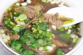 天冷了火锅的季节来了，学会这样熬菌汤，再也不用出去买火锅料视频封面