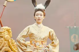 二代妖精：冰冰故意说错台词，就连群演都看不下去了，太逗了！视频封面