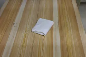 这样叠T恤简单又快速，一分钟可以叠10多件，关键怎么翻都不乱视频封面