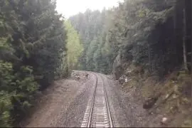 行驶通过美国西部最长隧道-喀斯喀特隧道视频封面