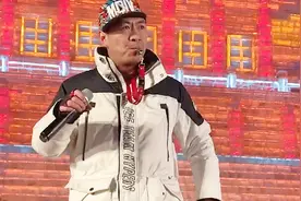 哈尔滨大叔霸气喊麦，左脚右脚停不下来，沙哑的嗓音太迷人了