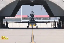 新飞行学员完成歼-10战机首飞