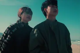 J.UNA《Can I love again》，一对情侣在海边散步，意境好美！视频封面