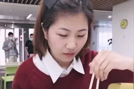 北漂白领一天，朝九晚五穿梭于高档写字楼，精打细算午餐不超20元视频封面