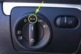 汽车上的“AUTO”键到底有啥用？老司机：这都不懂上路害人害己视频封面