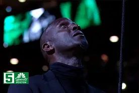 NBA精彩时刻：凯尔特人永远的5号！加内特见证球衣升起不禁落泪！
