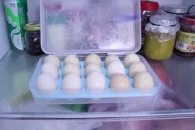 原来鸡蛋放冰箱这样保存，3个月不变质不散黄，看完错误习惯改改视频封面