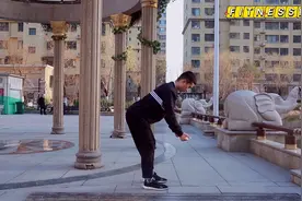 含胸驼背站不直，每天3个动作纠正体态，15天告别圆肩驼背