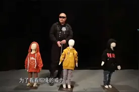 求真：孩子玩滑梯被帽绳勒住脖子，瞬间造成窒息，抢救无效死亡！视频封面