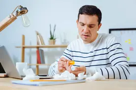 喝了白酒后，过多长时间可以吃感冒药？要过了这个时间间隔才行视频封面