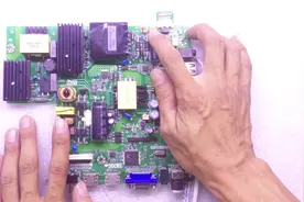 多媒体教学一体机开机黑屏。这次没换配件就修好了