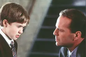 小男孩能看到人的灵魂，医生都不信，直到他看到死去的自己