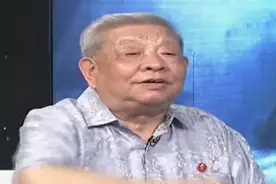 毛主席一生巨爱游泳，但是每次游泳，都让身边人担心不已视频封面