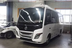 基于东风超龙客车底盘打造B型房车，不仅讲究功能性，兼具艺术性