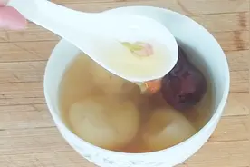 荸荠（马蹄）糖水 这碗糖水具有滋补肝肾生津美容养颜的功效 盘它视频封面