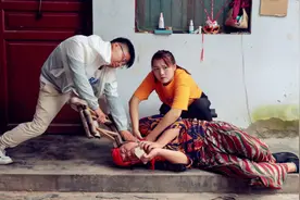 短剧：打工记2：妈妈生病没人管，还整天被暴打，真是太欺负人了