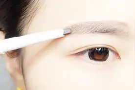 眉毛稀疏不美观？不要慌，教你一画眉妙招，试过的都说大方还漂亮视频封面