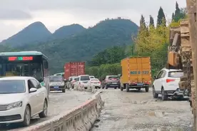 这段烂了七八年的路开始修了，未来更美好！视频封面