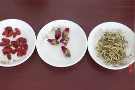 肝火旺盛、眼睛干涩，3种食材煮茶喝，清热解毒、养肝明目！视频封面
