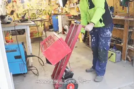 牛人大叔发明升降叉车，600元就能造一台，搬运工人的福音！视频封面