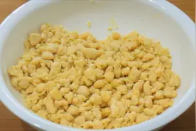 疙瘩汤这样做味道更好，颗粒均匀，好吃有嚼劲，不用再扯面了