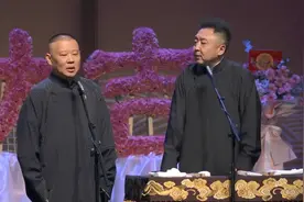 于家老爷子游泳，衣服都不穿，可把记者高兴坏了视频封面