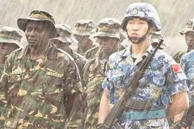 解放军部队出现黑人士兵，还有正式编制，这是怎么回事儿？视频封面