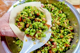 用豆角蒸包子，实在太好吃了，教你调馅方法，皮软馅香，真解馋！