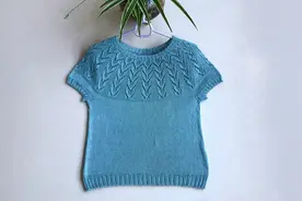 圆肩套头衫的视频教程，由上往下编织，精美的叶子花，漂亮合身