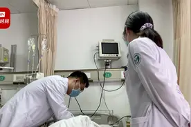20岁小伙患痔疮失全身2/3血量医生：生活不规律爱熬夜便血不重视视频封面