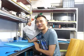 "普信男"动手给显卡升级显存，这手法也对自己太自信了！视频封面