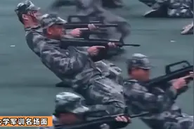 我们管这叫军训，外国人管这叫实兵演习！