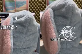 闺蜜配音不料被女子偷拍，前后反差令女子目瞪口呆：有两副面孔！视频封面