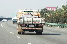 轻卡上高速限载18吨？别做梦，只是设备还没有配备到位视频封面