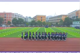 长沙一中学神了，课间操的正步，走得比军训还整齐视频封面