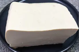 豆腐切成丁，教你懒人新做法，连吃一个月都不腻，每次上桌不够吃