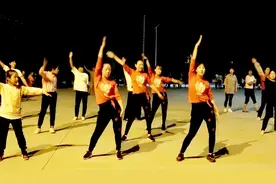 每天晚上坚持健身操【高效燃脂瘦身】腰细了，肩不痛了更开心