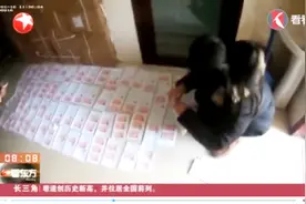 火车票代售点为何半夜出票，每次都4、5百张票？警察一查果然有猫腻