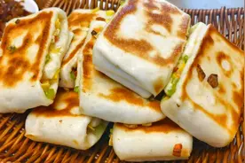 教你早餐饼的做法，皮酥瓤软配上一碗豆浆，这样的早餐简单方便