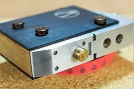 做个独特的打火机，带有击发装置，酷毙了!