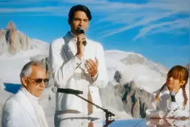 安德烈·波切利与儿女在阿尔卑斯山勃朗峰共唱-The Greatest Gift