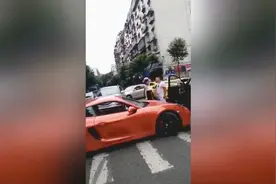 一耳光的代价：重庆“帽子女”李月夫妇身家曝光 童所长丢官视频封面