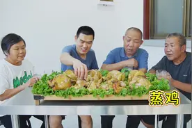 400块买了8只小公鸡，阿远做家常“蒸鸡”吃，软烂入味，味道绝了
