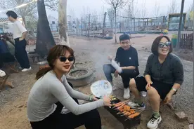 公司组织团建，吃喝玩乐丰富多彩，从天亮玩到天黑嗨翻了（下）视频封面
