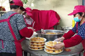 河南焦作修武农村送百岁老人，主家真大气晚上两顿饭，看看吃的啥视频封面