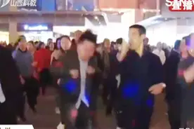 火了！贵州花果园“超级舞团”人气高，百分之八十都是年轻面孔