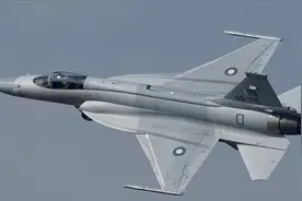 枭龙敲响非洲大门，好兄弟一口气买下3架，根本不考虑F16和苏30视频封面