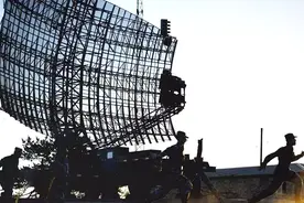他们是我军的前哨尖兵，上岛都要“带土”，立下赫赫战功视频封面