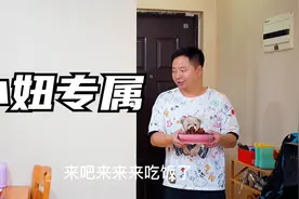 带小满上学，型男亲手为小妞做好吃的，孕妈有老公在身边就轻松！视频封面